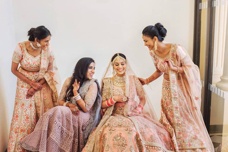 15 Families Who Colour-Coordinated Like a Pro For Wedding