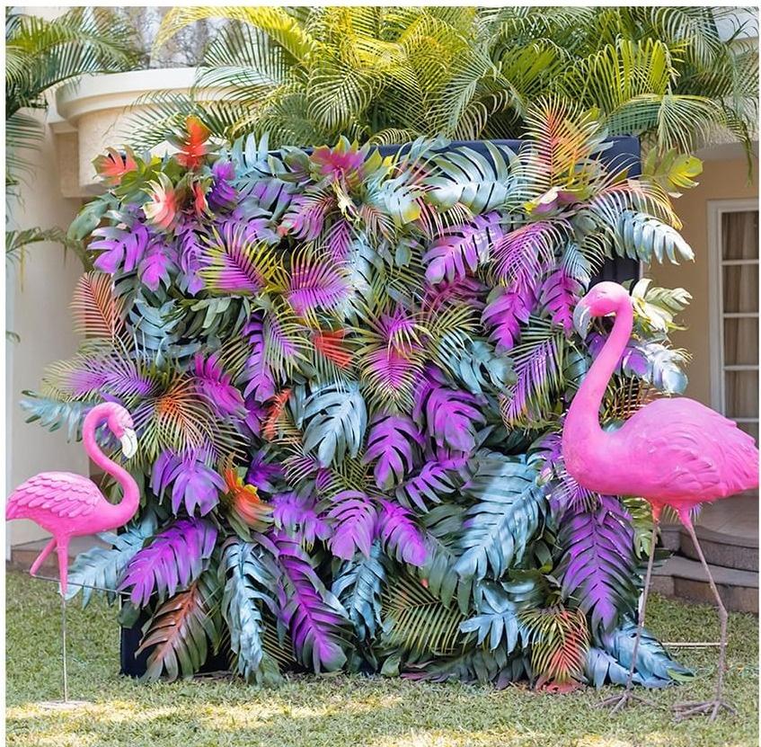 Tropical Photobooth Decor Idea