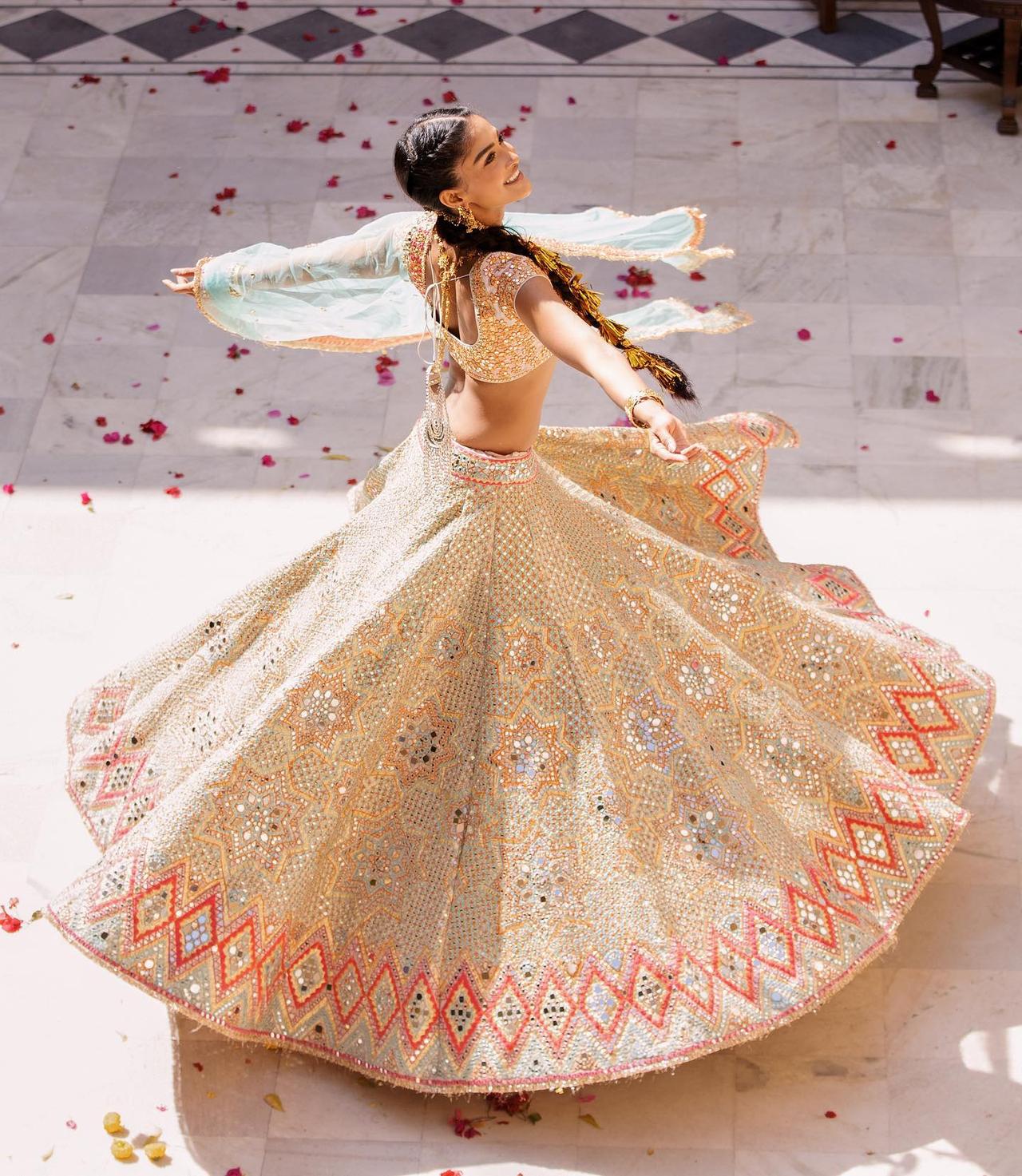 10 Sparking Mirror Work Lehengas that will Satisfy your flashy Soul!