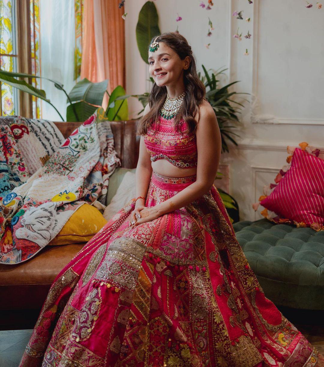 Alia Bhatt owning her festive look in @rajiramniq 😍✨ Styled by @stylebyami  . #aliabhatt #bollywood #bollywoodstyle #bollywoodnews ... | Instagram