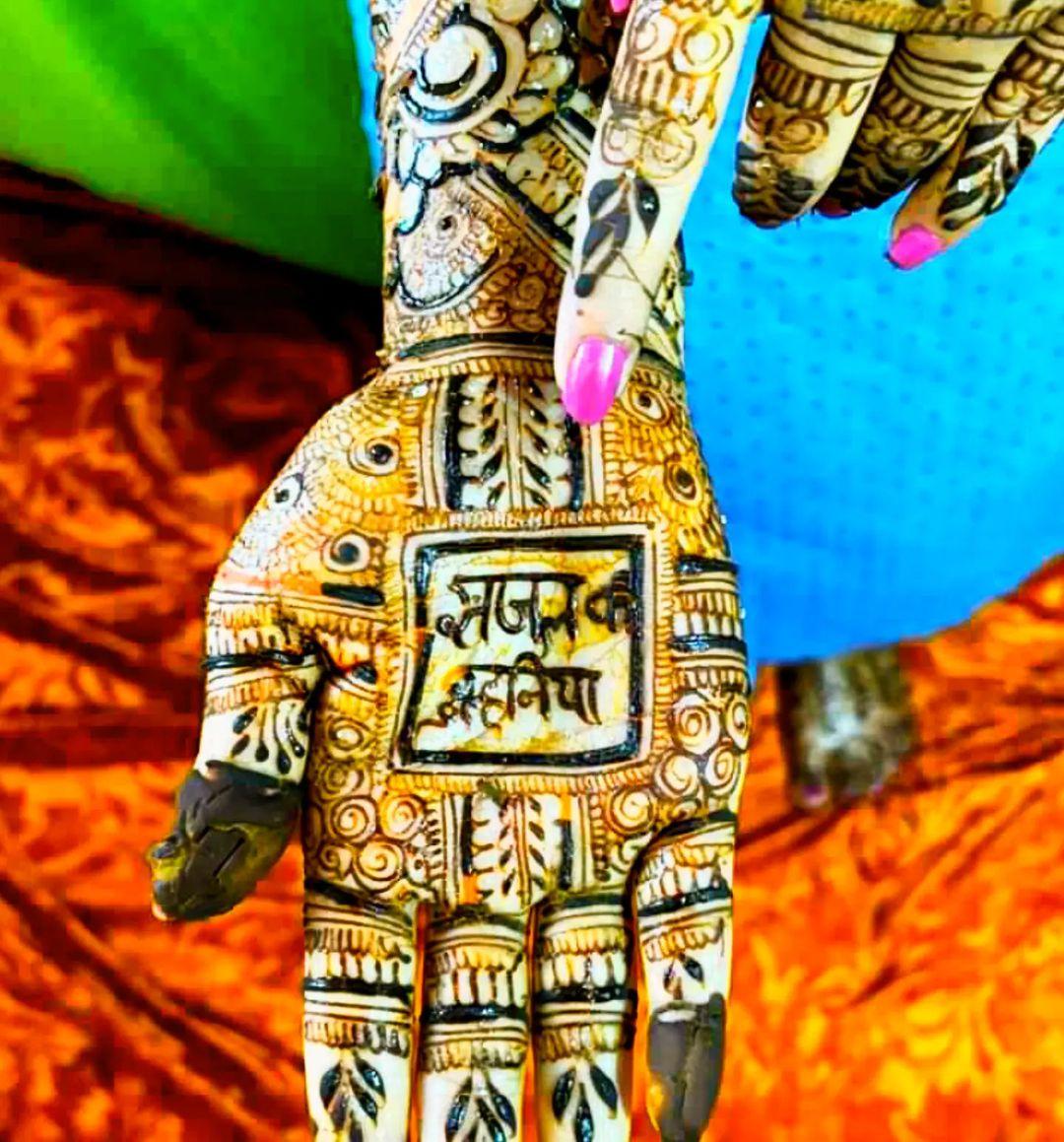 Simple Mehndi Design With Husband Name