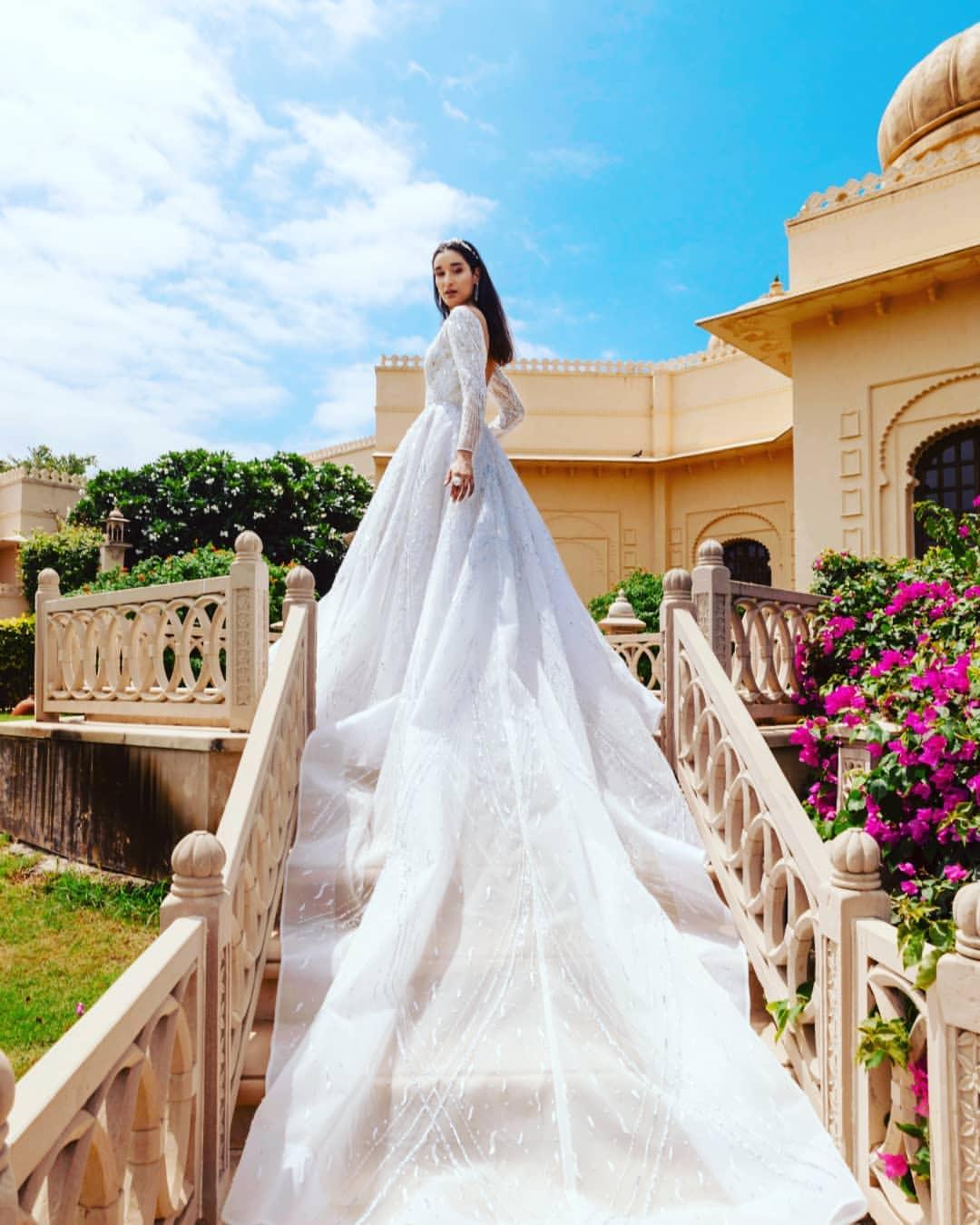 Timeless Wedding Dresses To Lookout : All-over lace V-neck semi-sheer gown