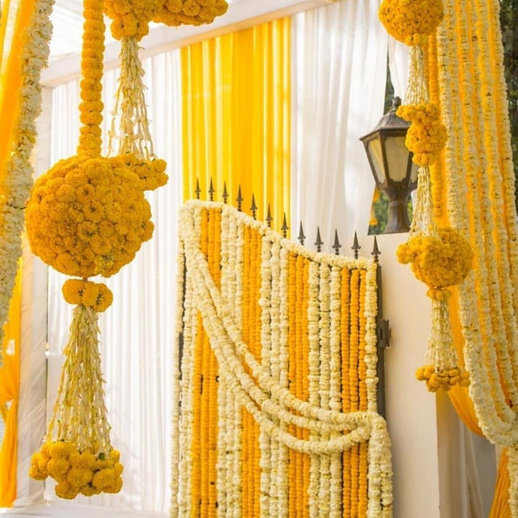 SIMPLE INDOOR HALDI DECORATION