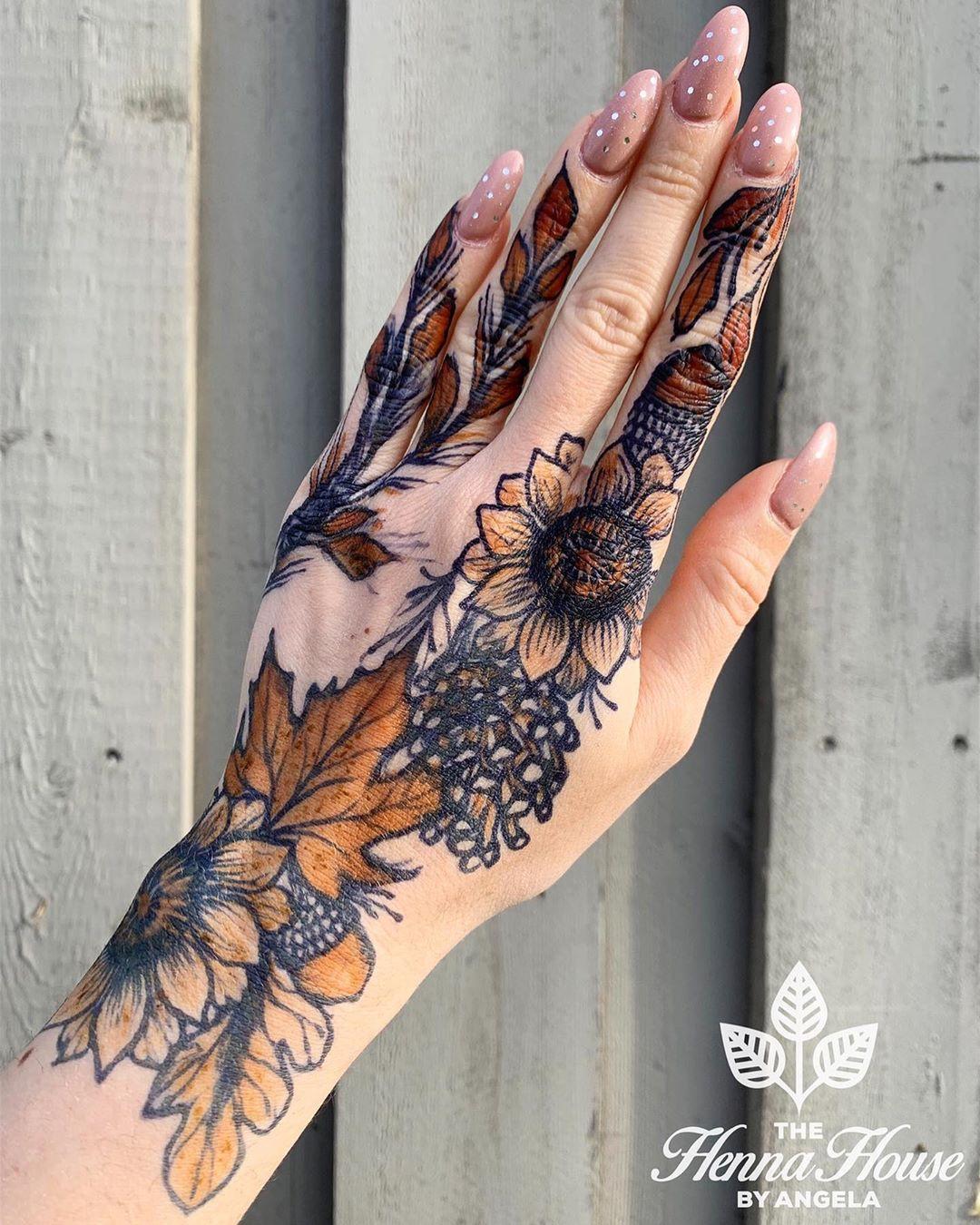 Latest Bridesmaid S Mehndi Tattoo Designs Of The Season