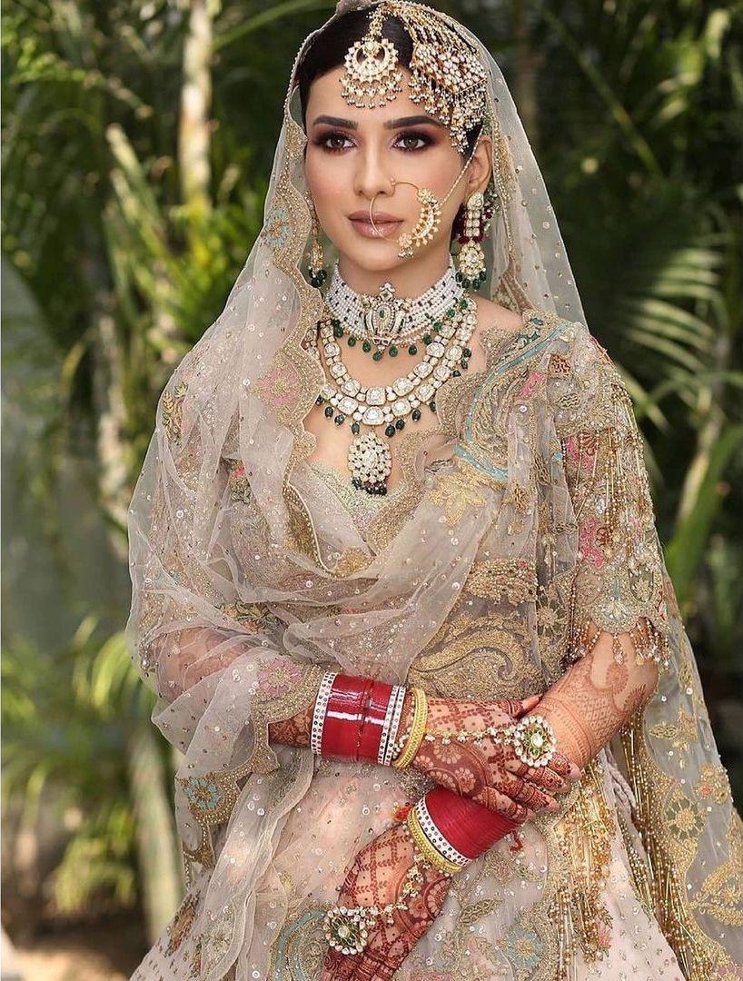 Wearing Two Bridal Dupattas? 10 Things You CANNOT Miss to Know About! |  WeddingBazaar