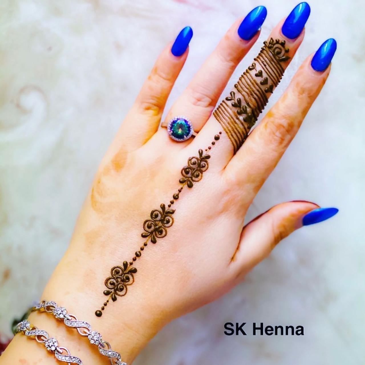 Simple Front Finger Mehndi