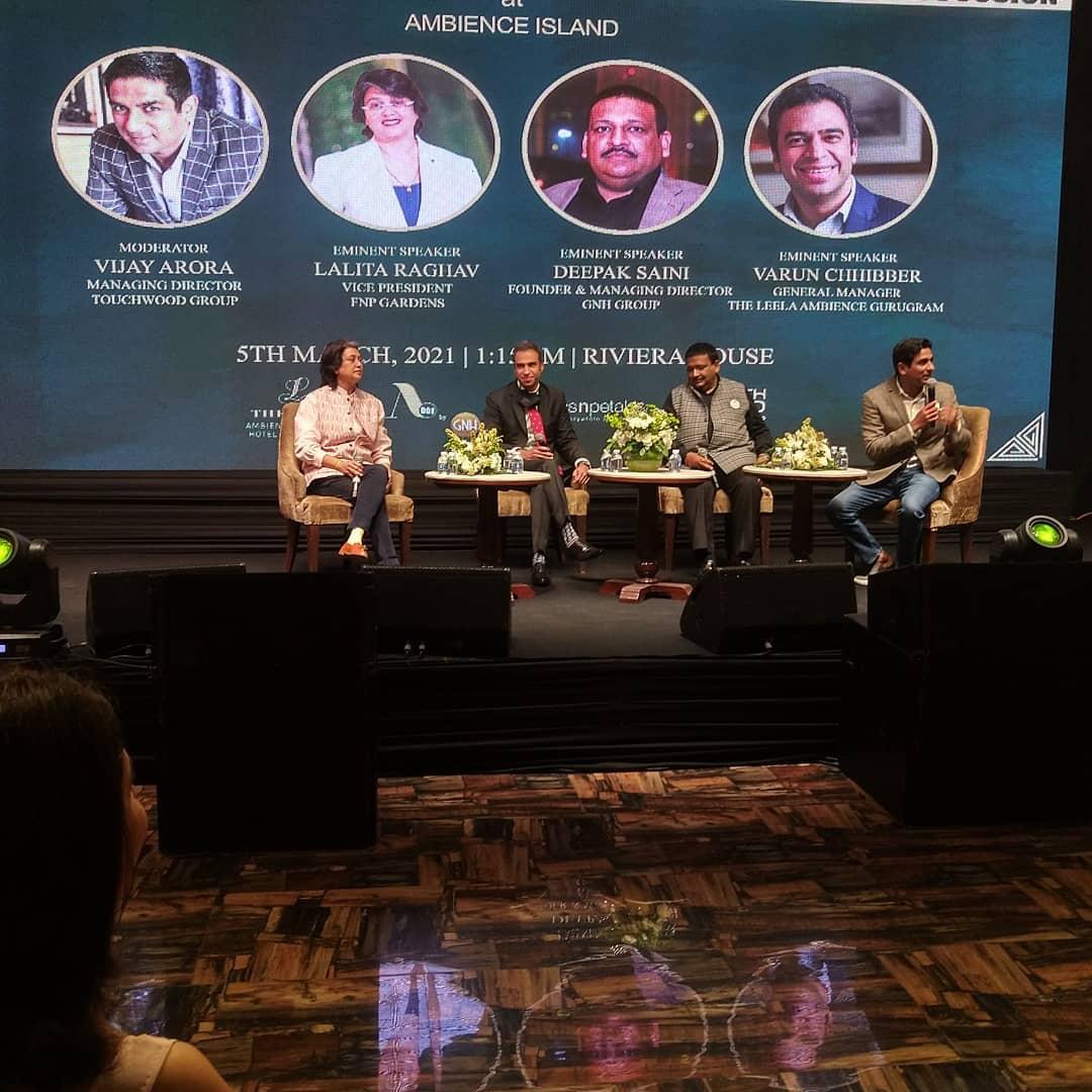 Experts from the wedding industry