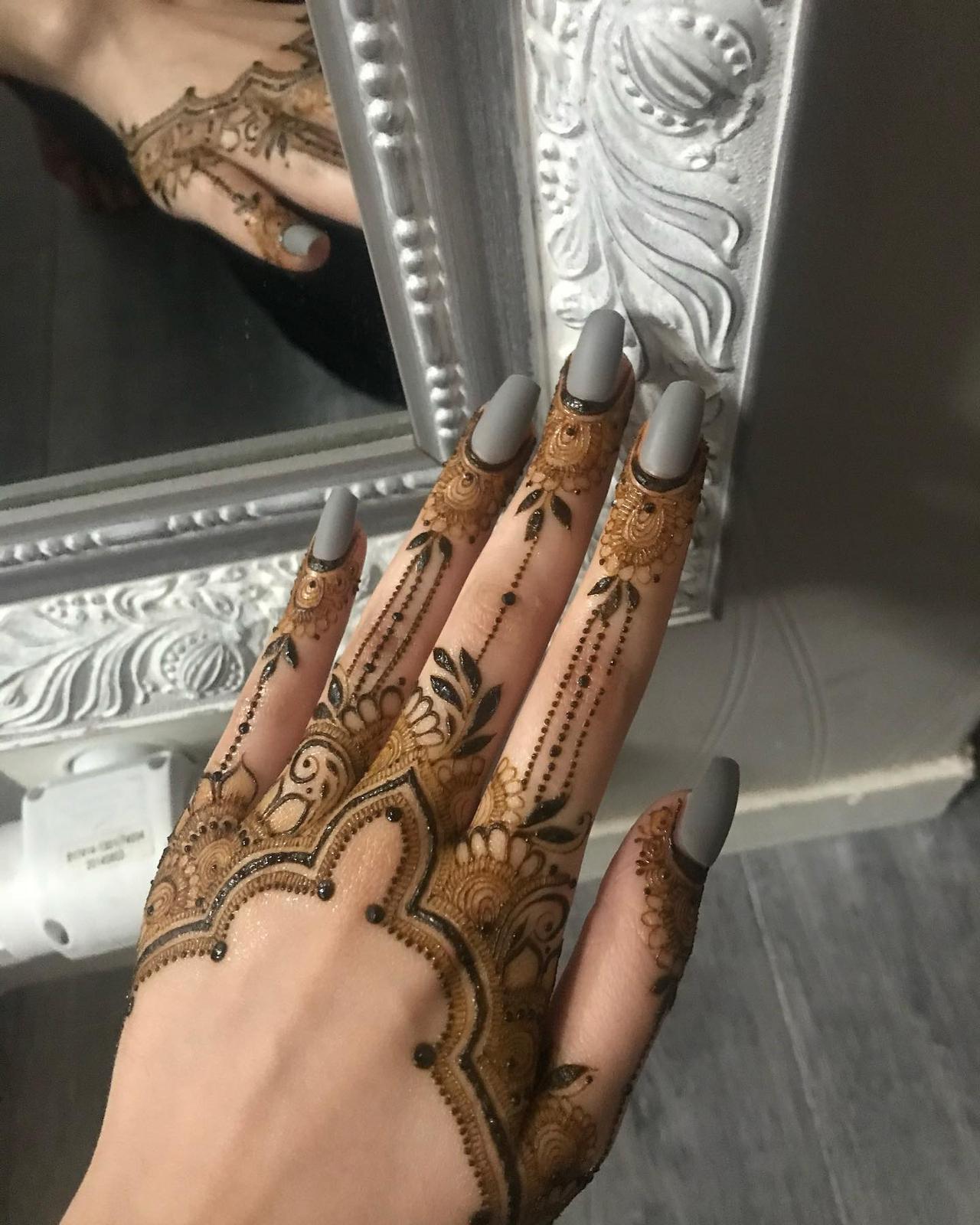 Arabic Finger Mehndi for 2025