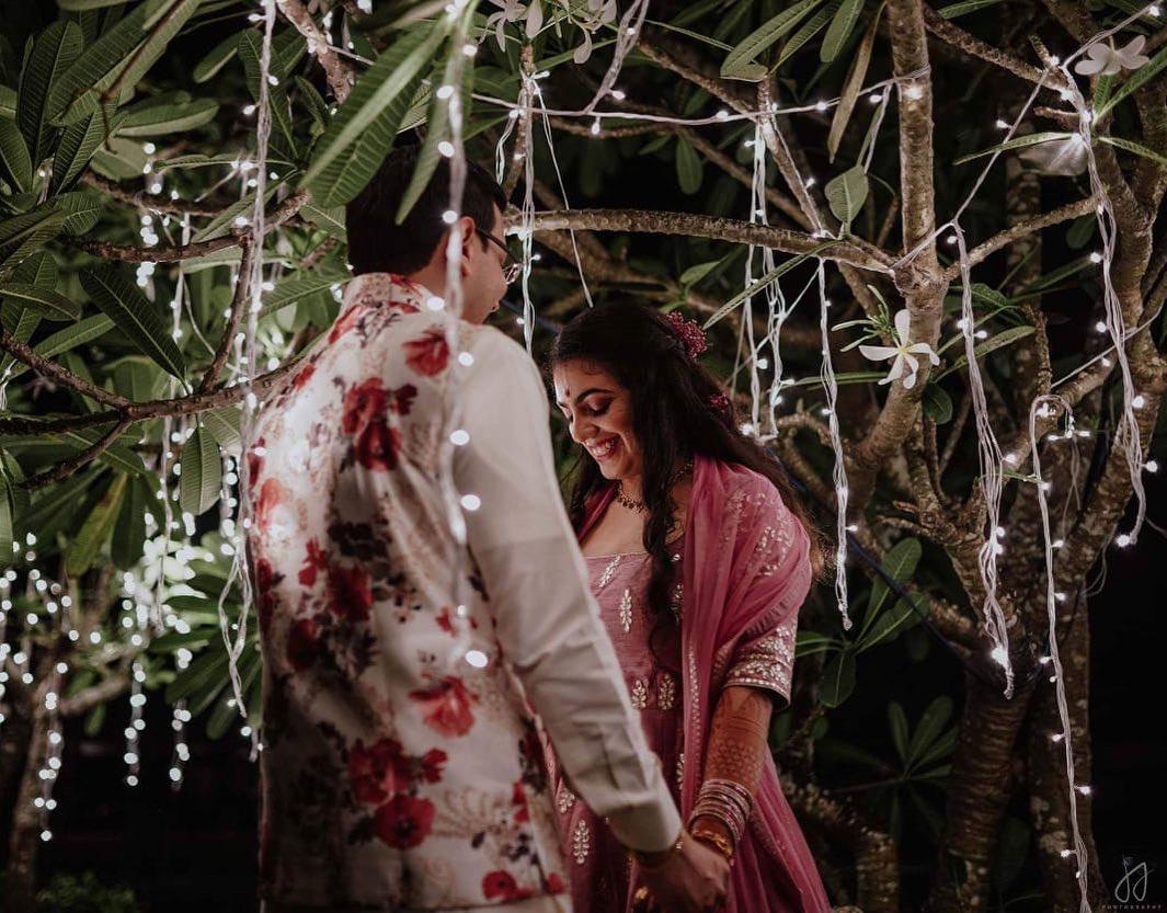 Engagement Anniversary Wishes To Husband In Hindi | पति को सगाई की सालगिरह  की शुभकामनाएं संदेश