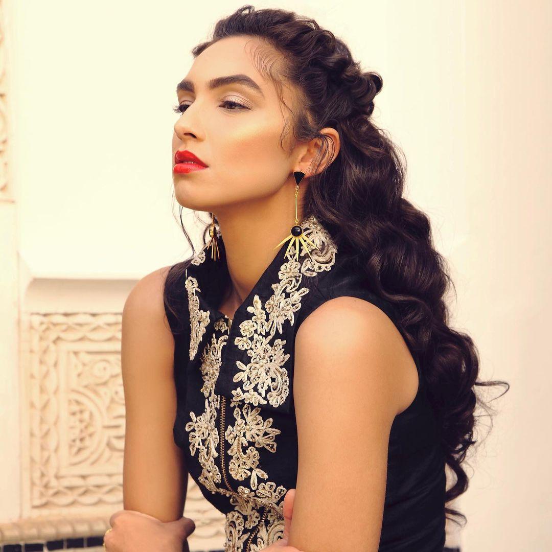 Sharmila tagore... Talash | Bollywood makeup, Bollywood hairstyles, Vintage  bollywood