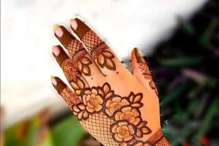 simple finger mehndi design