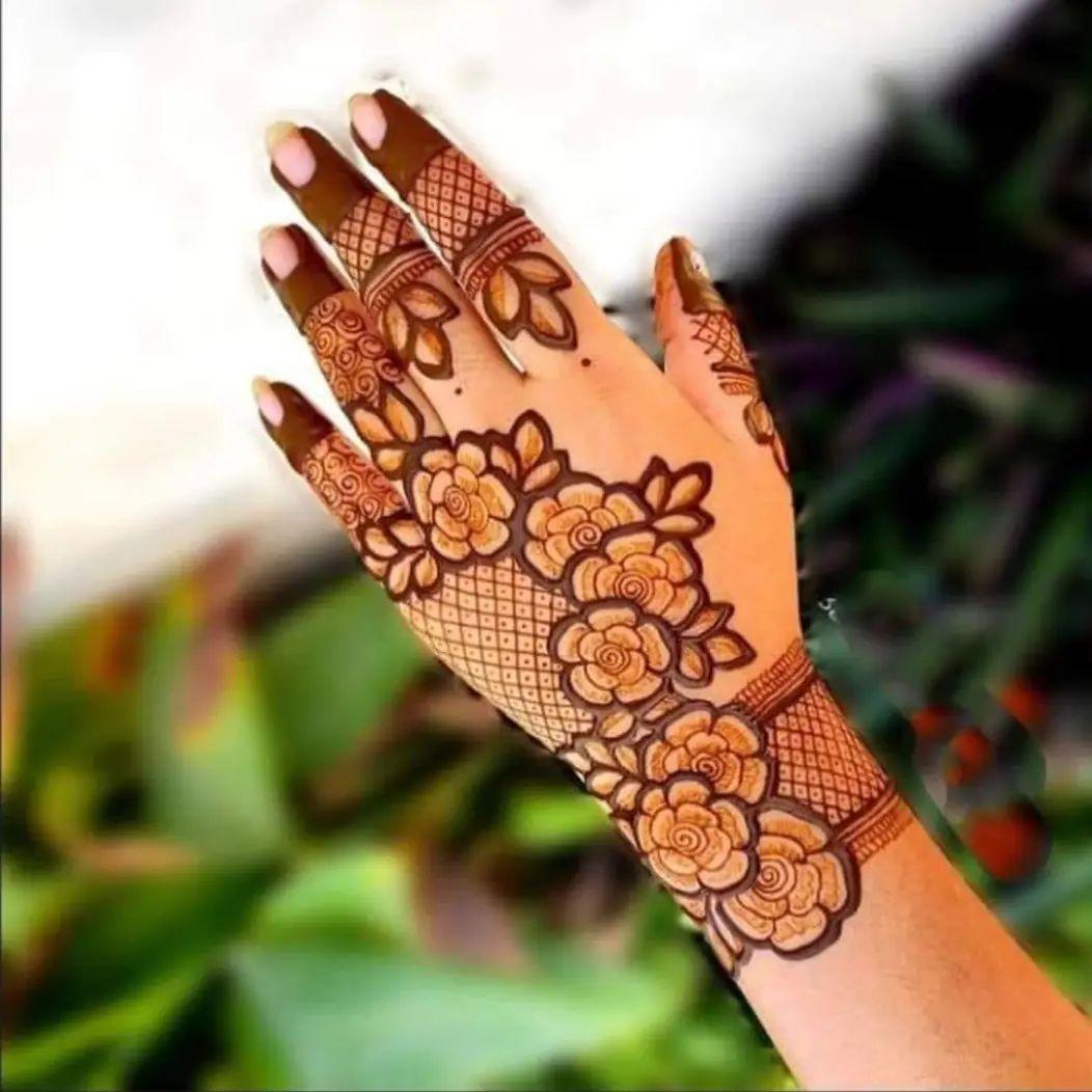 simple finger mehndi design