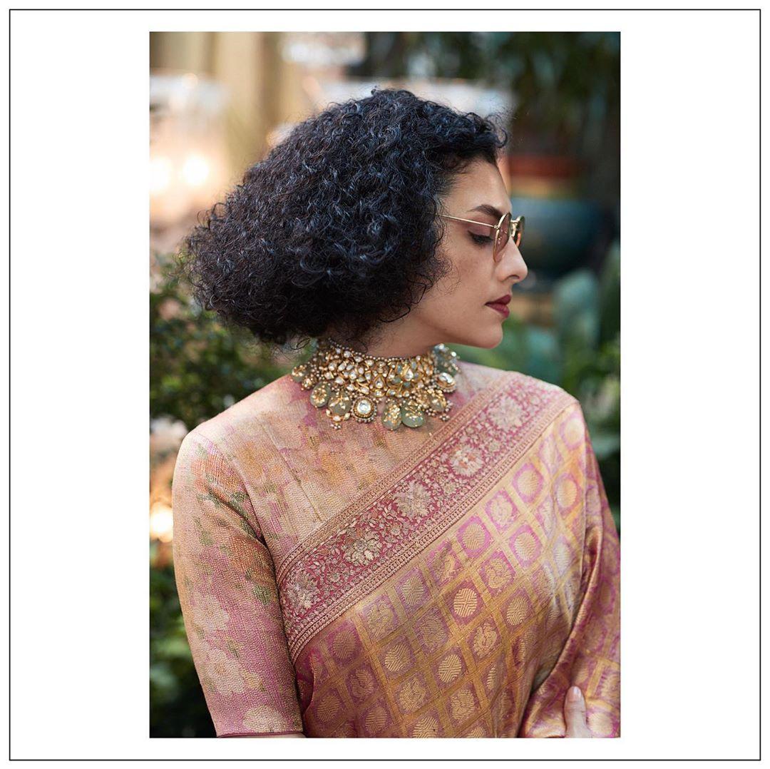 50+ Blouse Neck Design For Brides in Wedding Season-WeddingWire