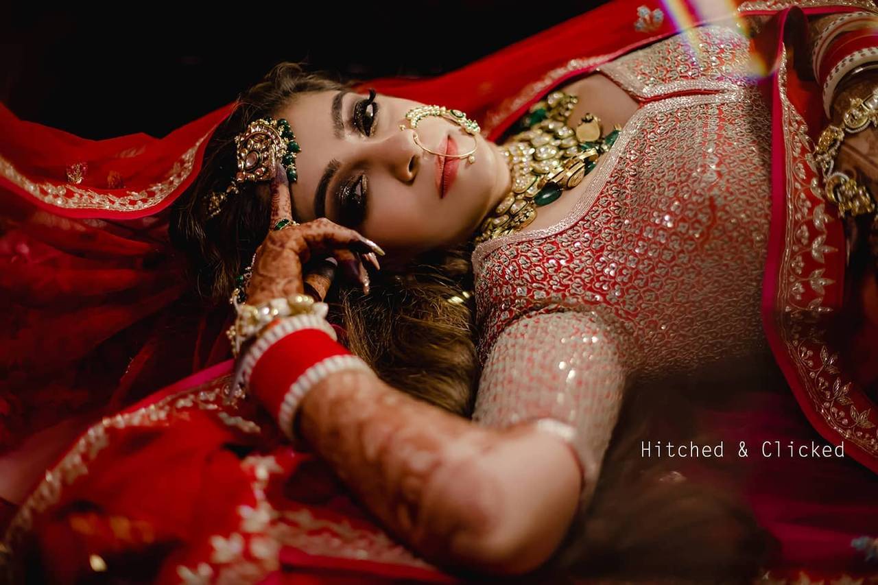 Tehri Nath Designs | Bridal gold jewellery designs, Gold bridal jewellery  sets, Bridal fashion jewelry