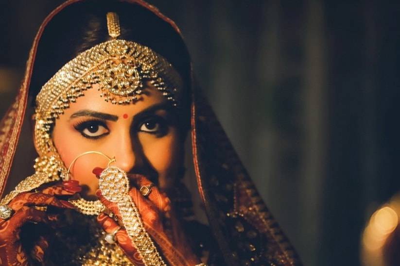 Insta-Worthy Couple Portrait Ideas For Your Wedding Shoot | Wedding portrait  poses, Indian wedding poses, Muslim wedding photography