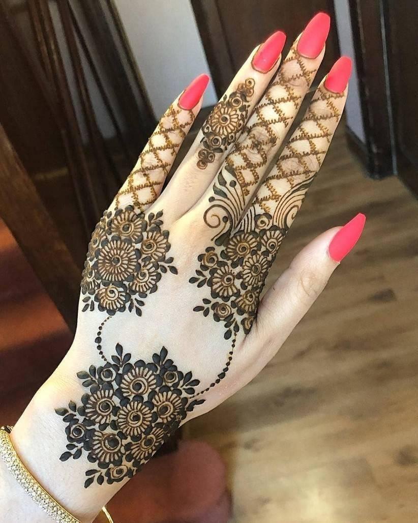 front hand circle mehndi design