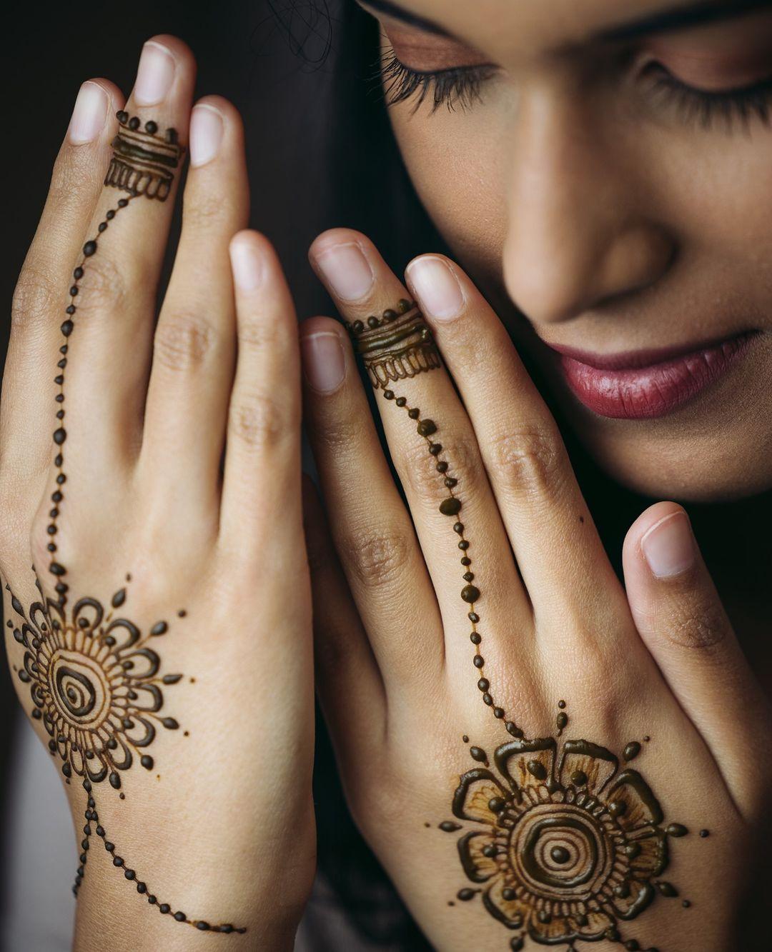 flower mehndi design simple and easy - mehndi design for eid (2023) special  picture