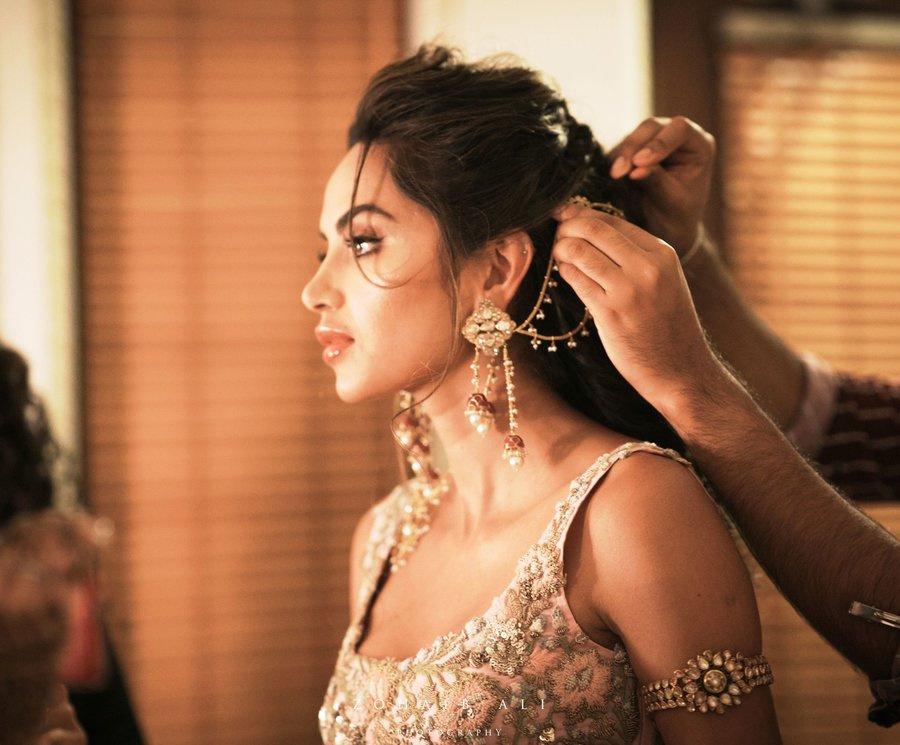 Work It! 12 Earrings With Hair Chain Looks For Awesome Bridal Pics
