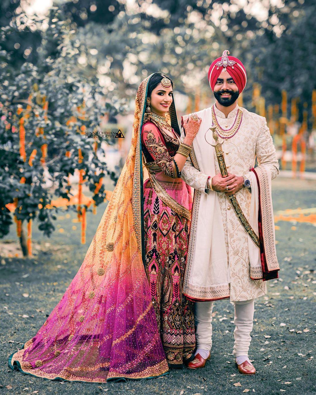 Indian Bride Groom Posing Photo Shoot Stock Photo 1483943954 | Shutterstock