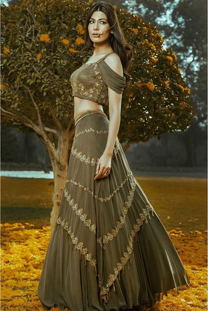 Golden long skirt with crop clearance top