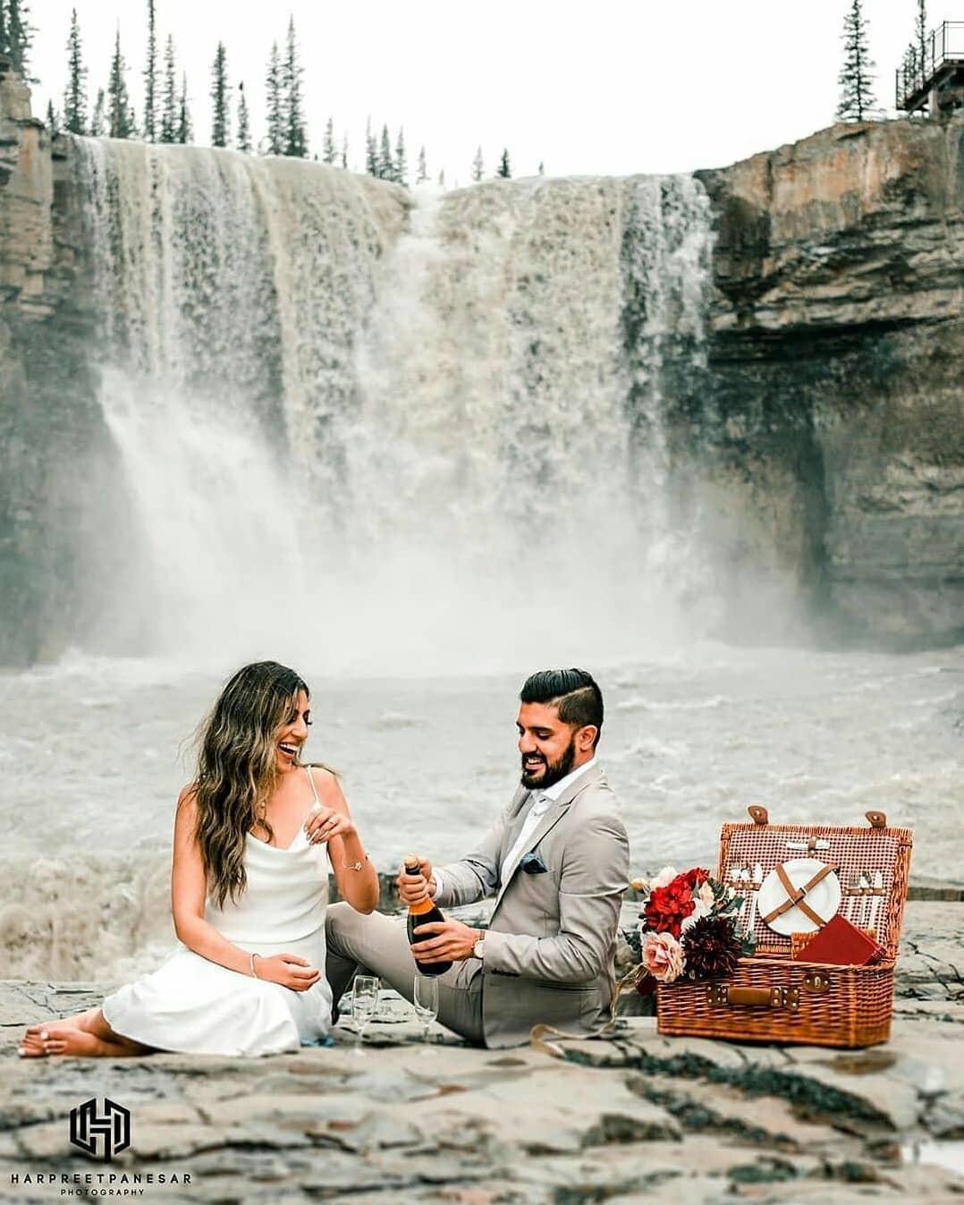 7 Different Poses to make your Pre-Wedding Photo Shoot Special