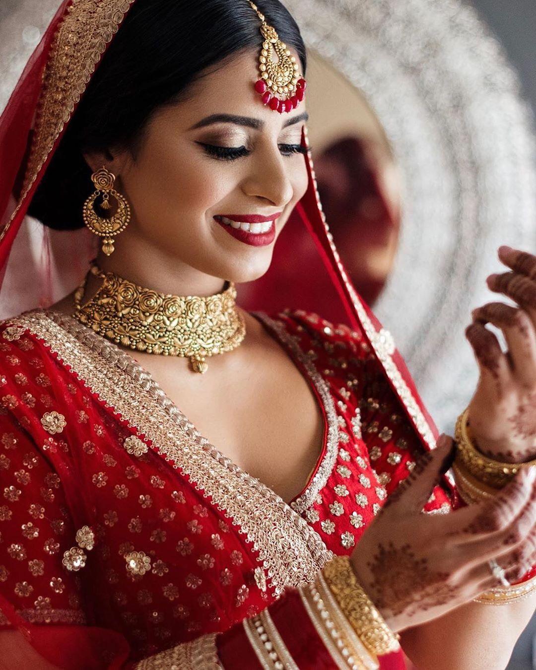 Bride with antique clearance jewellery