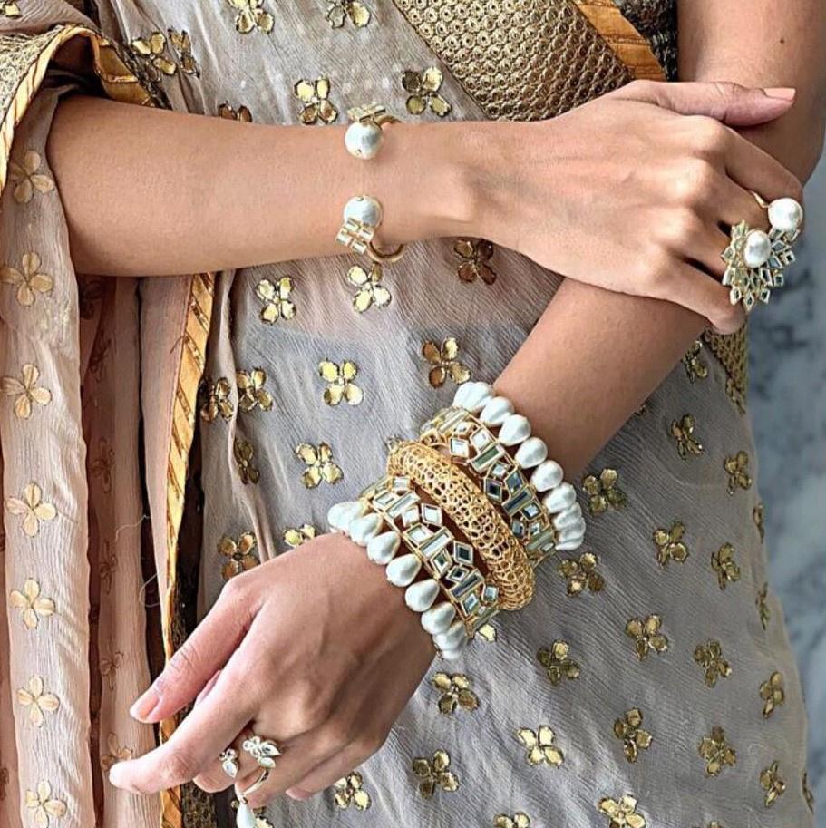 Urvashi Rautela bracelet price will blow your senses | NewsTrack English 1