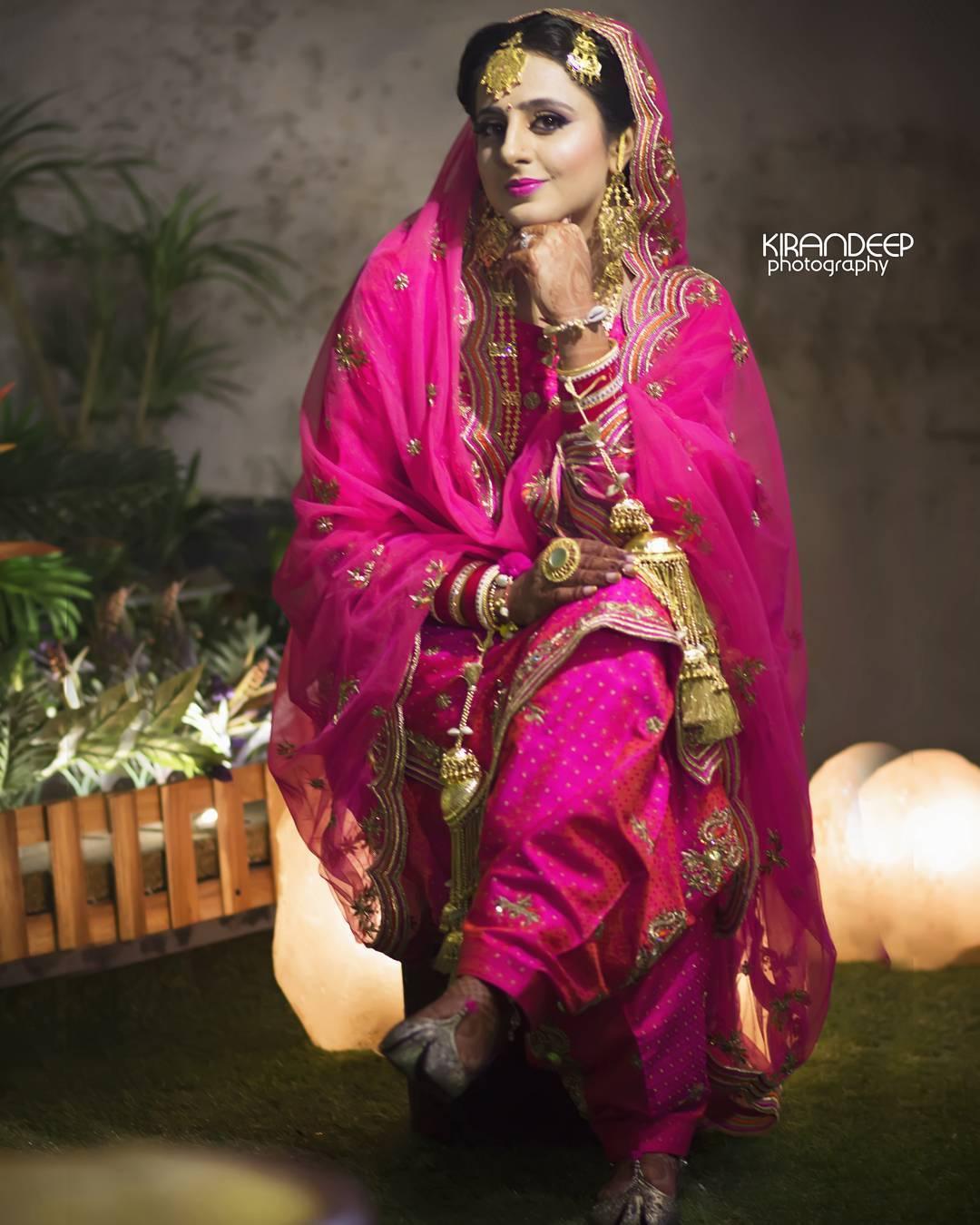 Portrait woman posing in salwar hi-res stock photography and images - Alamy