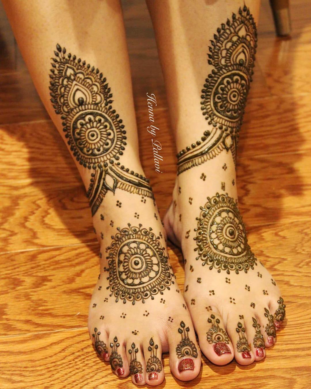 Circle Mehendi Design Ideas - Shaadiwish