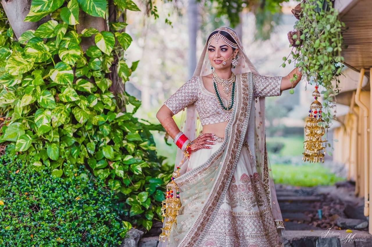 Designer lehenga choli dress on rent for wedding reception in Zirakpur |  RentPeLelo