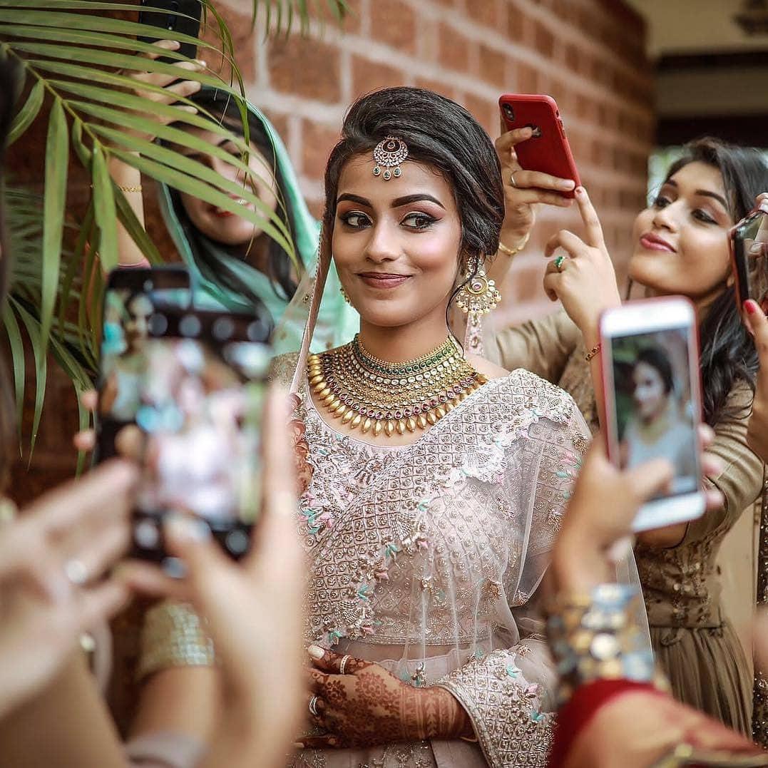 Top 11 Bridal Hairstyles For Curly Hair To Rock On Your DDay