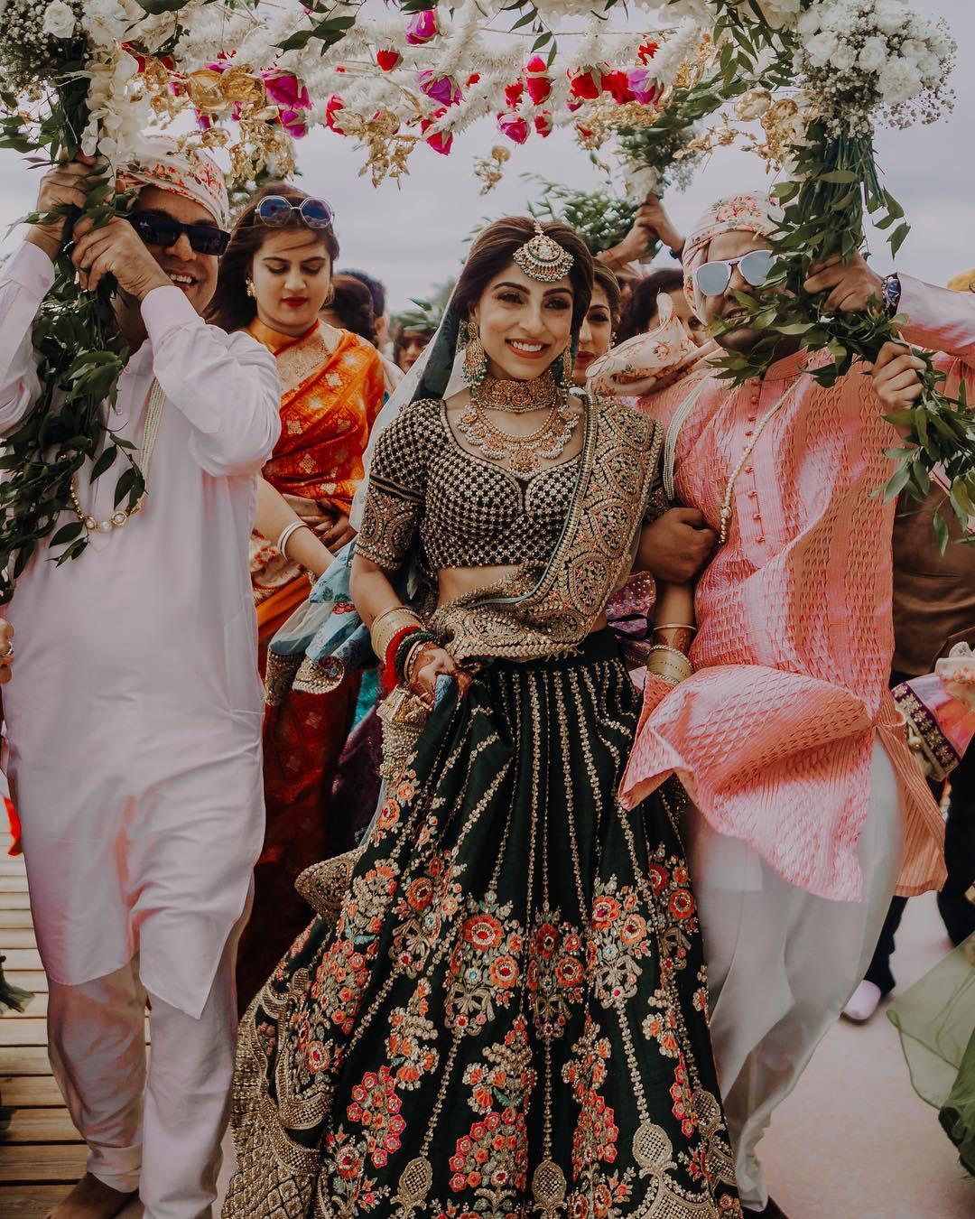 Classy Mumbai Wedding With A Floral Bridal Lehenga With Pockets! | WedMeGood