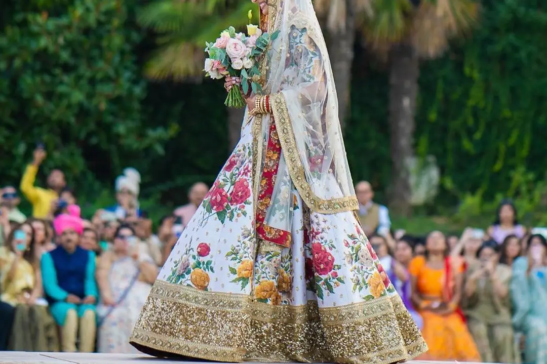 Buy Green Sabyasachi Floral Organza Lehenga Choli Online from EthnicPlus  for ₹2,499.00