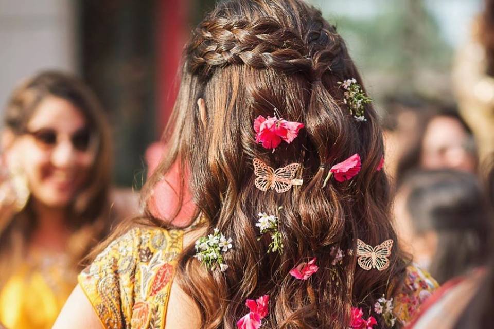 Sneak-peek Into 7 Pictures of Hairstyles Raging This Wedding Season