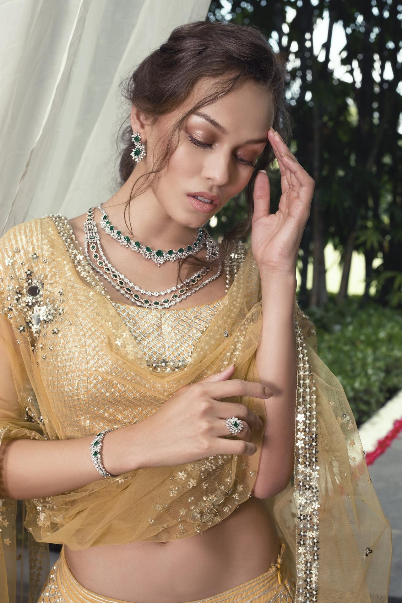 Emerald gold jewellery on sale designs