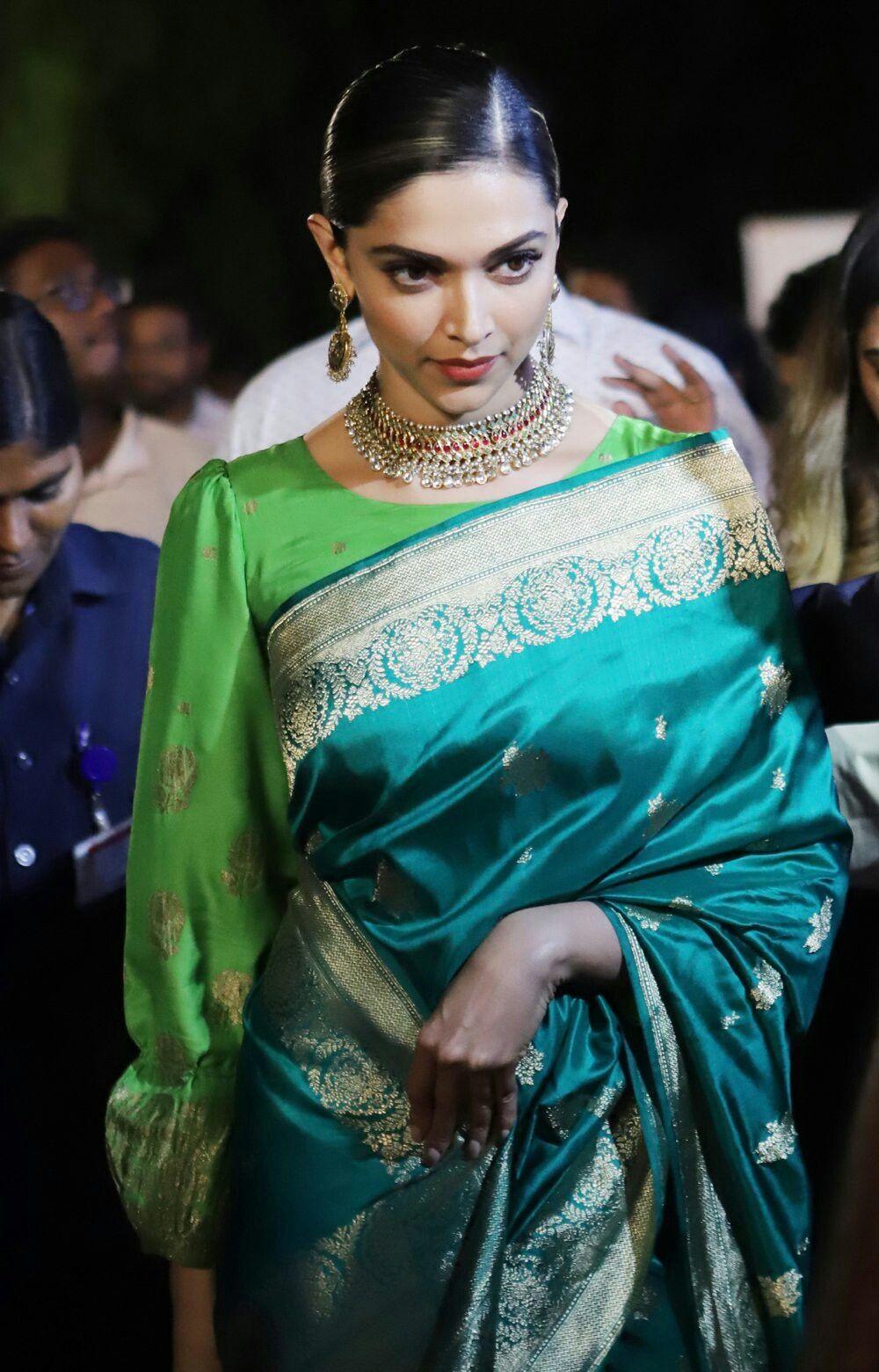 Green sale saree jewellery