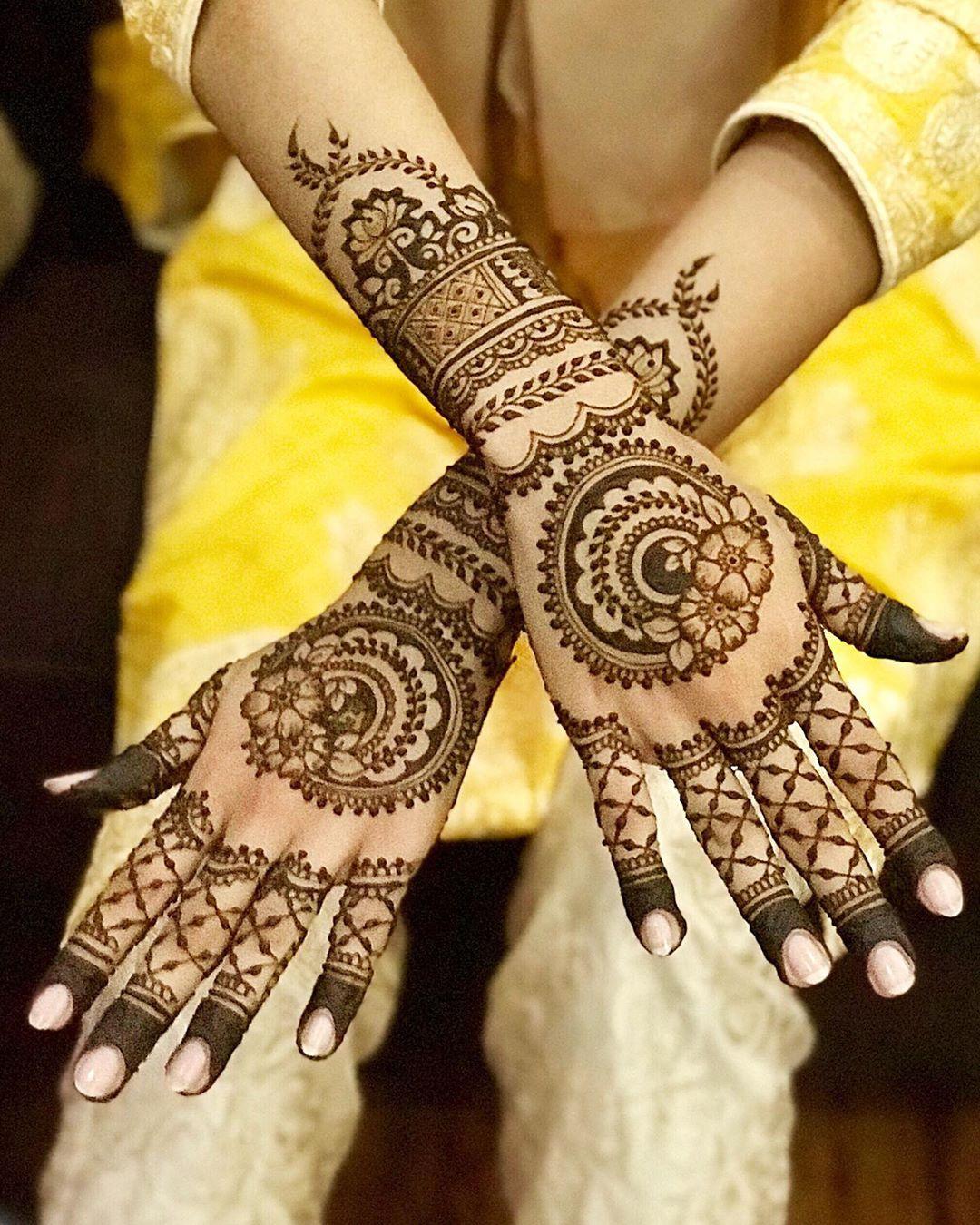 Floral Back Hand Mehndi