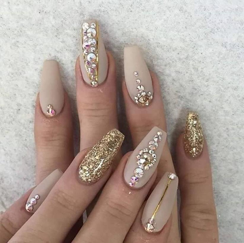 100+ Gorgeous Nail Art Designs To Try In 2022-2023 - Pyaari Weddings |  Chique nagels, Nagels, Gelnagels