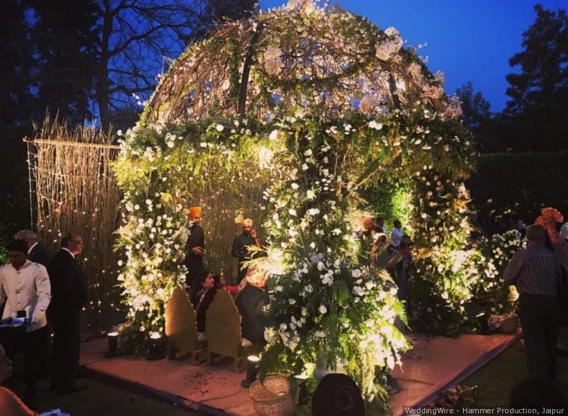 10 Glitzy Ways to Use Fairy Lights in Your Wedding Decoration