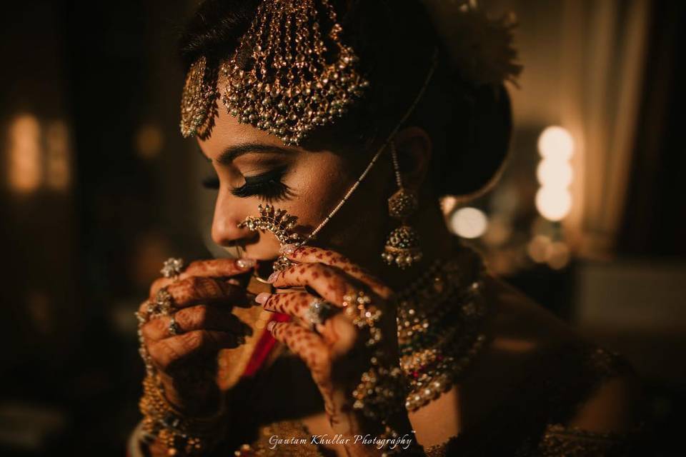 Gold nath hot sale for bride