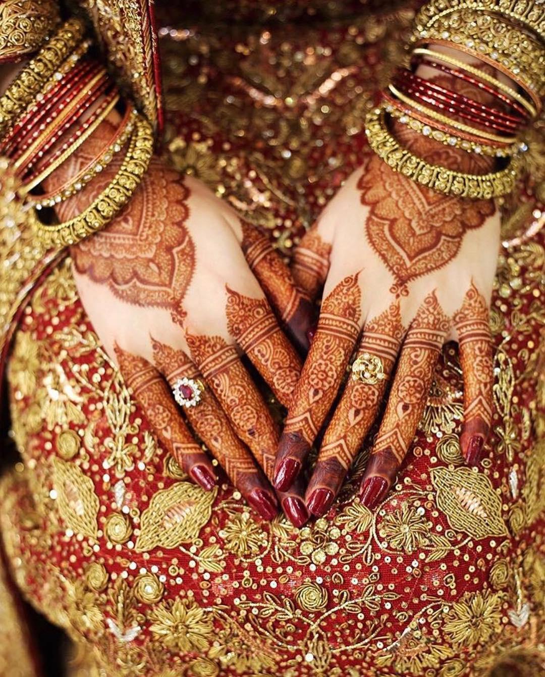 Dulhan Mehndi Design: हाथों में रचाएं होने वाले पति देव के नाम की मेहंदी,  देखें लेटेस्ट ब्राइडल मेहंदी डिजाइन dulhan mehndi design 2024 - Prakash News