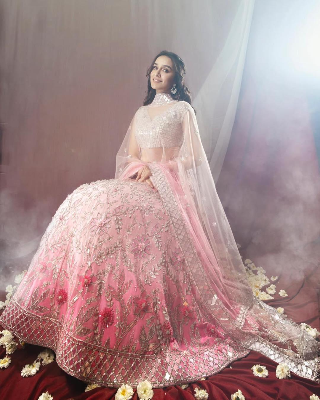 Alia Bhatt wore a custom pink Manish Malhotra lehenga for her mehendi |  Vogue India