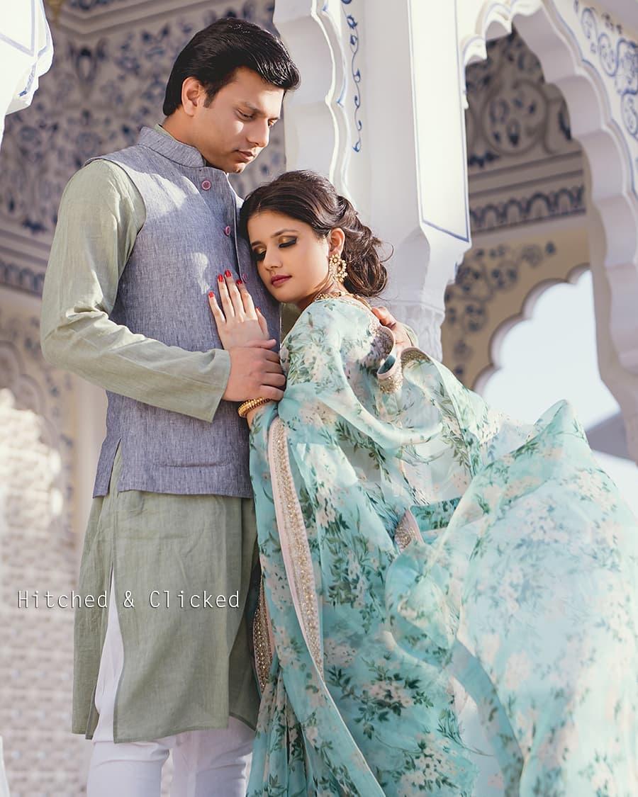 Indian couple looking saree in hi-res stock photography and images - Alamy