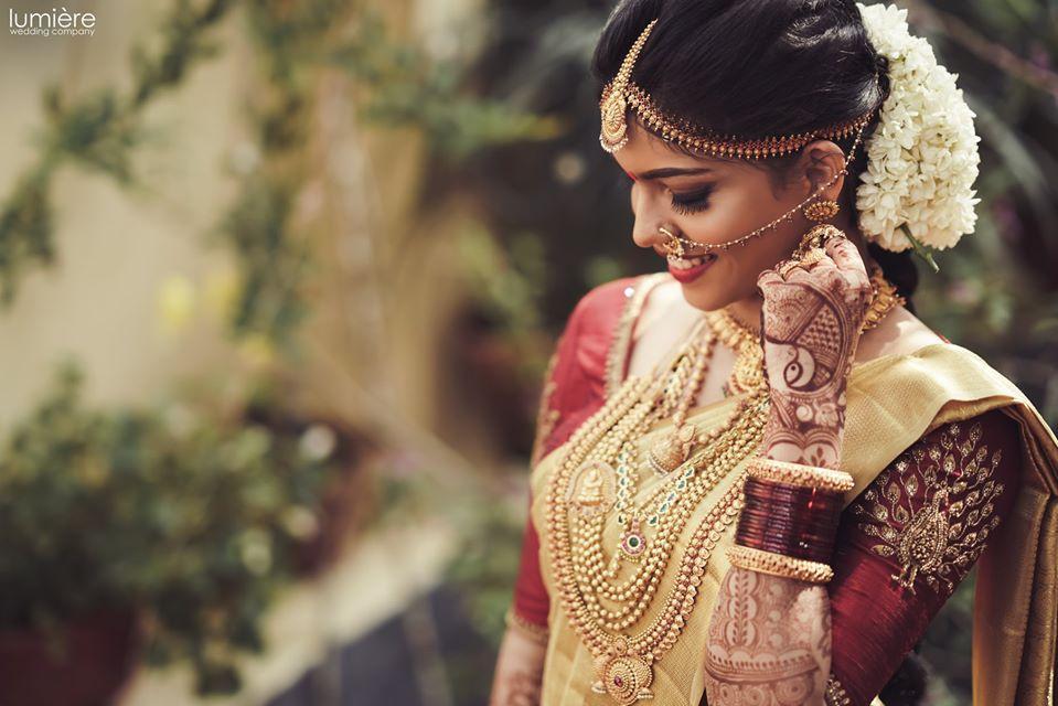 Photo of South Indian bridal look with embroidered blouse