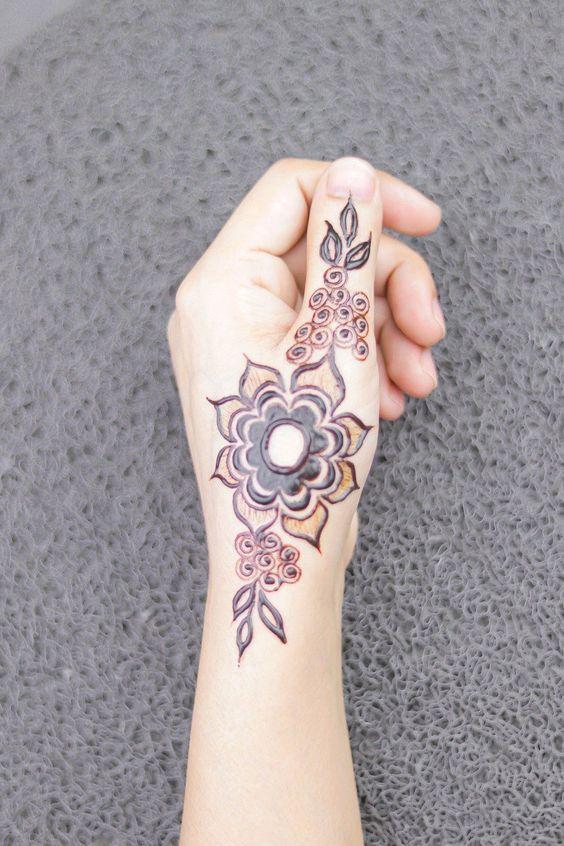 Mahashivratri 2024 Mehndi Designs: Beautify Your Hands With These Spiritual  Patterns | HerZindagi