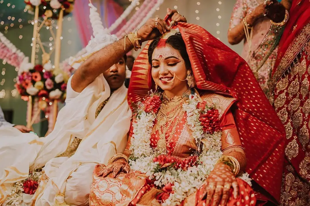 14 Beautiful Photos of Bengali Brides that will Mesmerize You! |  WeddingBazaar