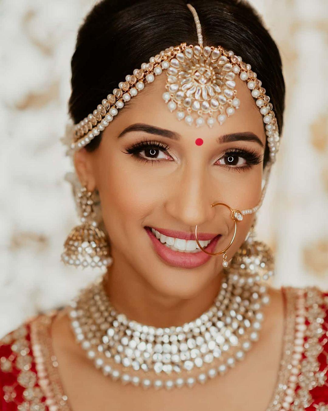 Beautiful bridal pics❣️❣️ .. . Leave your Comments💗 and emojis Tag someone  in Comme… | Indian bridal hairstyles, Indian wedding hairstyles, Indian  bride hairstyle