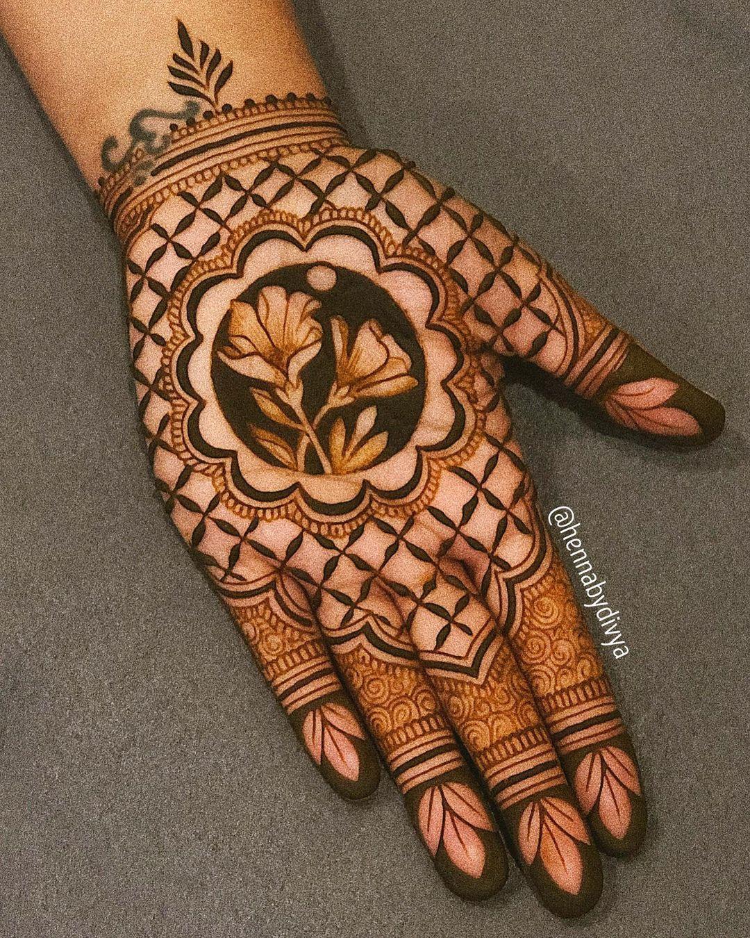 Short hand mehndi design