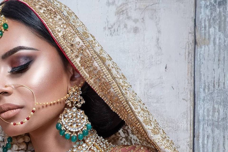 10 Mesmerising Images of Gold Necklace Sets for a Beautiful Bride