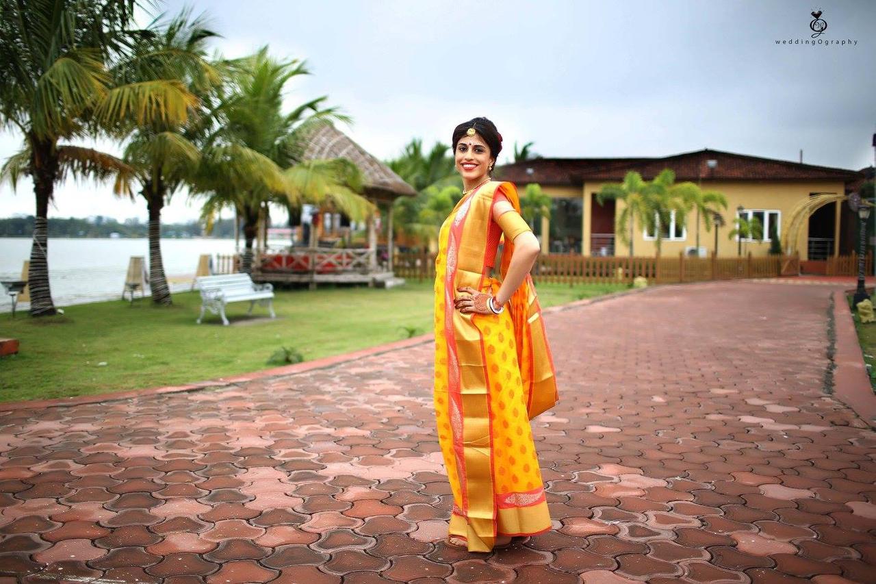 Here's How To Wear The Bengali Style Saree Like A Pro!